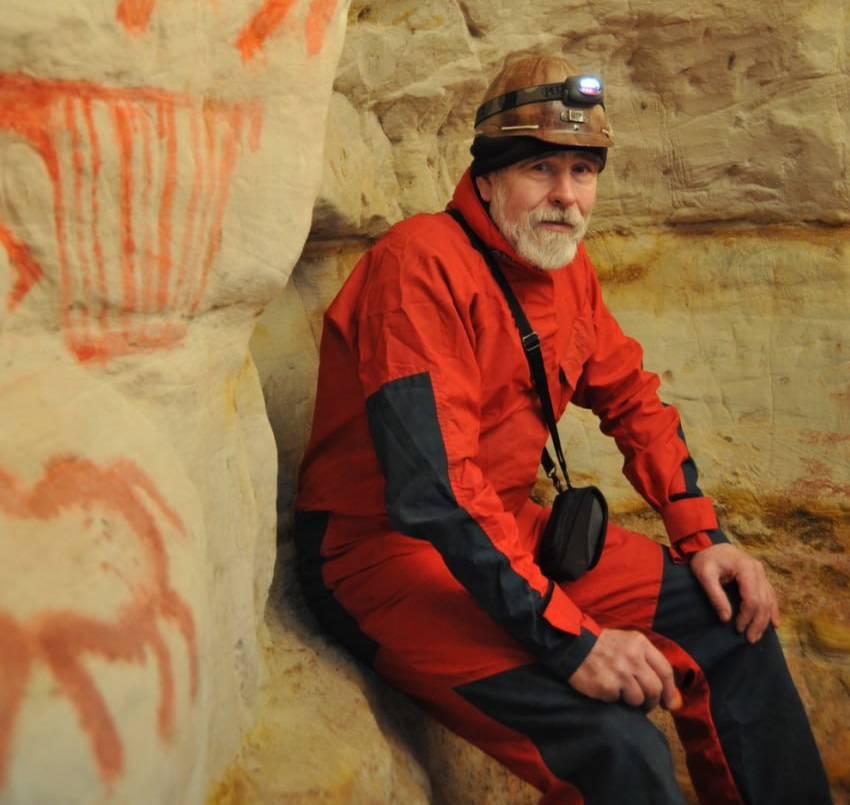 Today we congratulate Yuri Sergeyevich Lyakhnitsky, Candidate of Geological and Mineralogical sciences, speleologist and leading specialist at the Karpinsky Institute, on his 80th birthday.